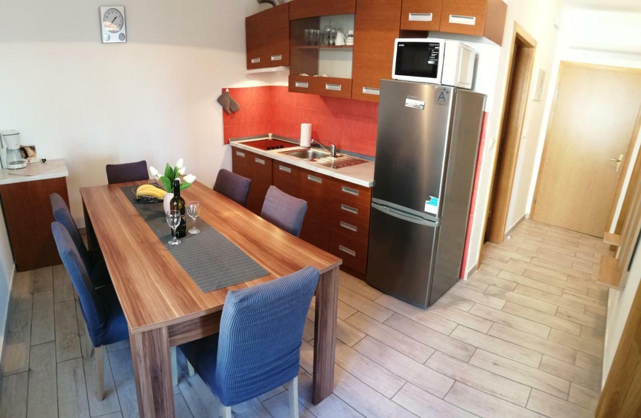 Apartmani Nada Klenovica Eksteriør billede